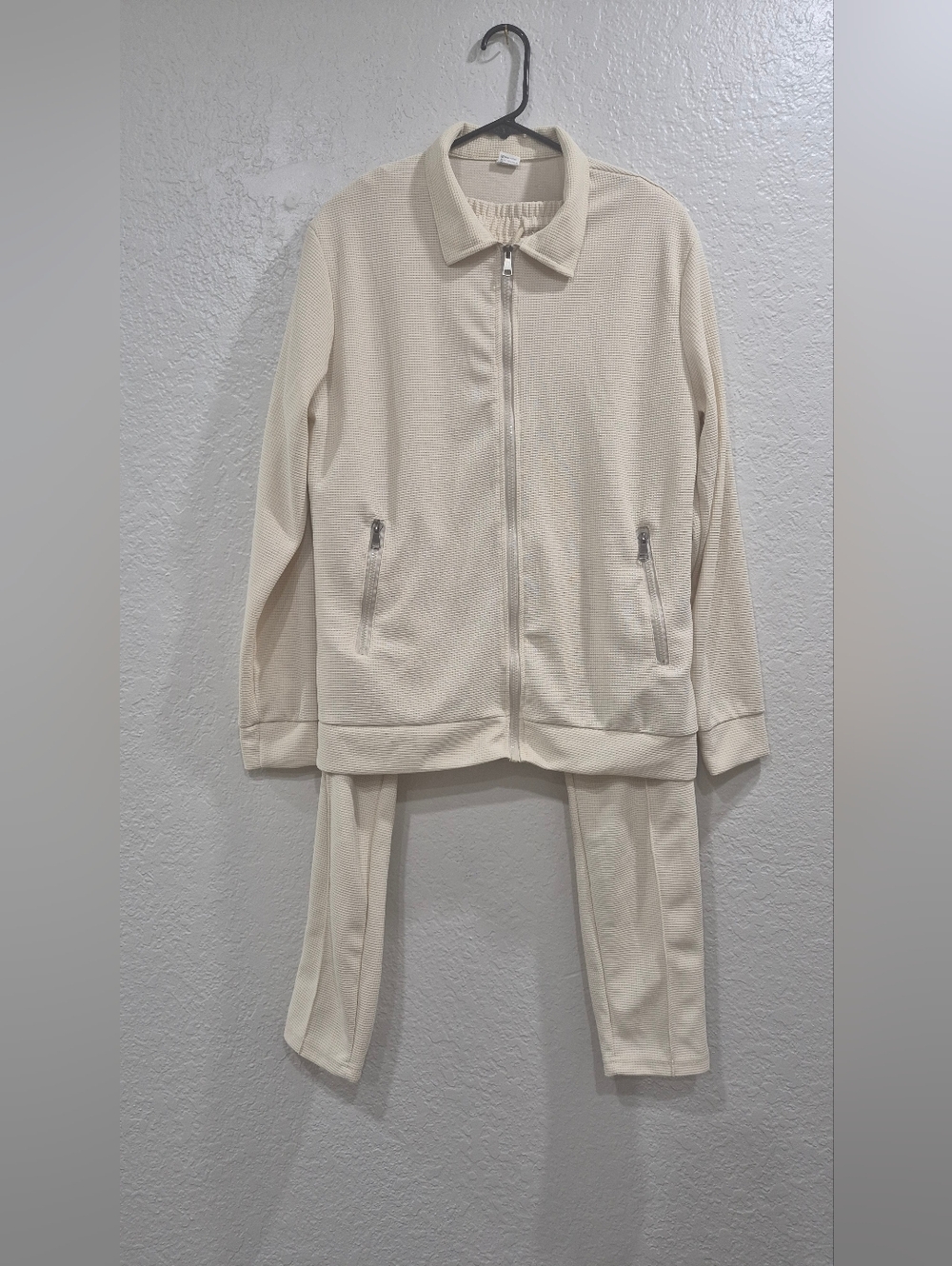 Beige/Tan Activewear 2-Piece Set - Size M, Ultralight Material. - Picture 11 of 13